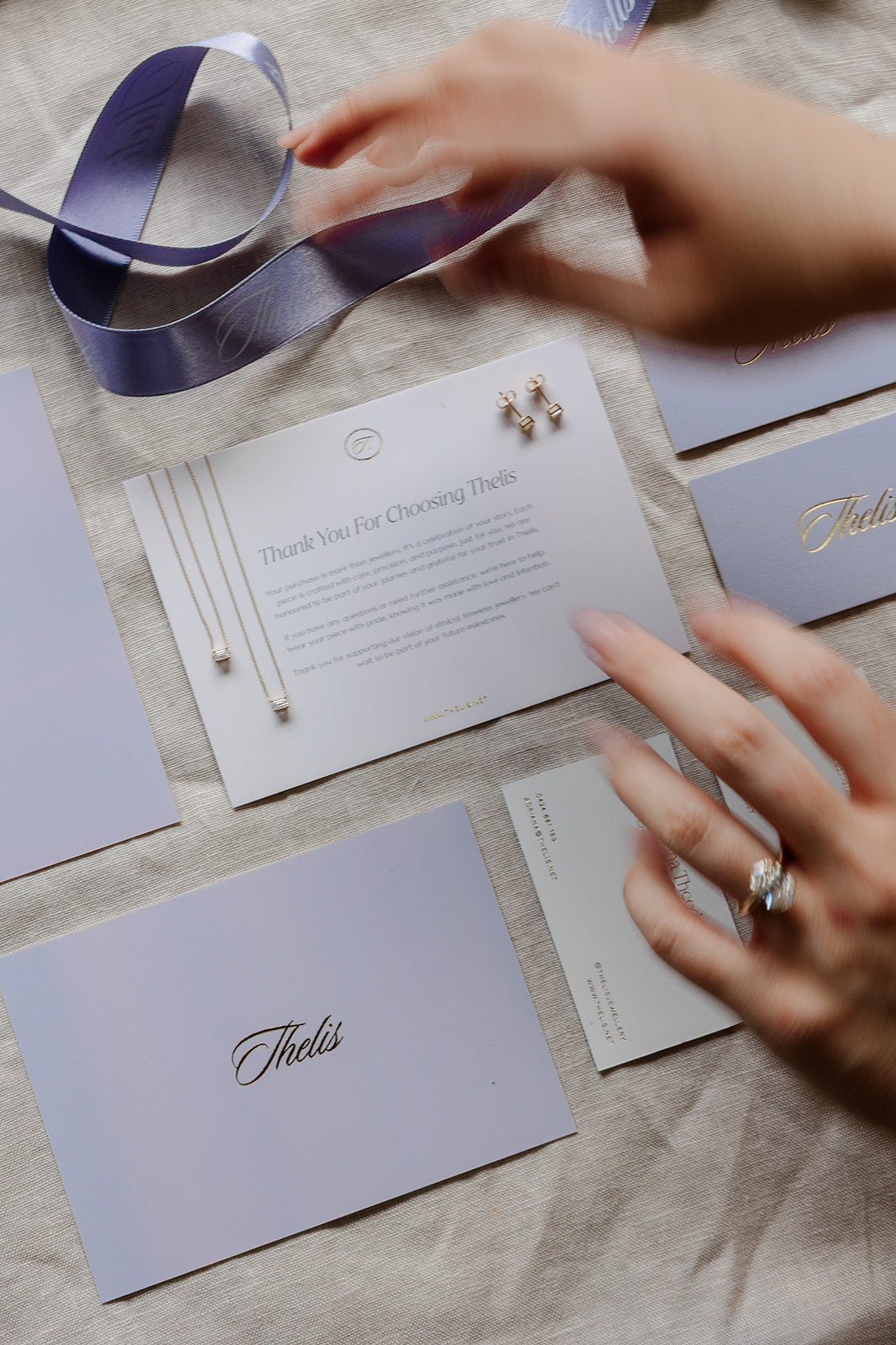 Thelis Business Cards Ribbon