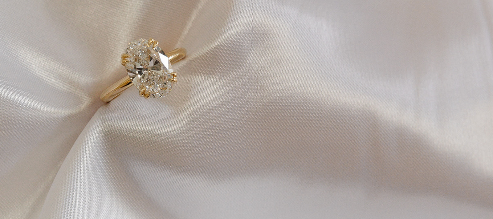 Oval Diamond Ring Gold Silk